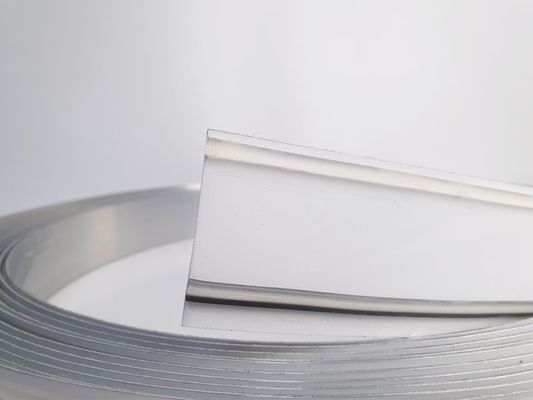 Soluzione di segnaletica per la realizzazione di segnali a forma di lettera a LED in PVC in alluminio senza taglio